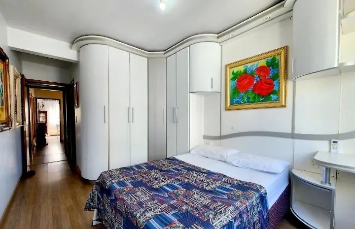 Apartamento Ed. San Remo Balneário Camboriú Brasil